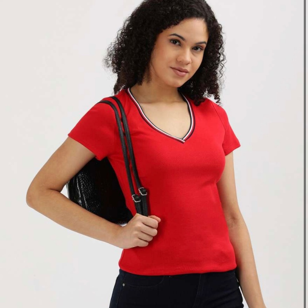 Tommy Hilfiger Women's V-Neck T-Shirt, Casual Short Sleeve Cotton, Red Size XS S